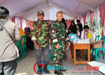 Danpos Bantargadung Koramil 2203/Warungkiara Dampingi Mahasiswa Tarumanegara Saat Laksanakan Baksos Pengobatan Gratis