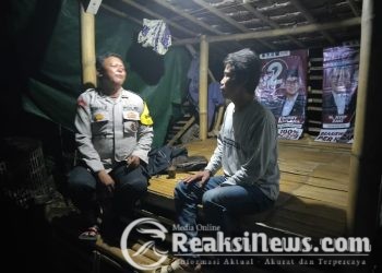 Kegiatan Sambang dan Silaturahmi Bhabinkamtibmas di malam hari