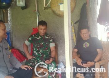 Sinergitas TNI-Polri Jalin Silaturahmi Dengan Warga Masyarakat di Wilayah Lembursitu