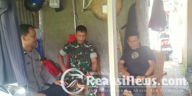 Sinergitas TNI-Polri Jalin Silaturahmi Dengan Warga Masyarakat di Wilayah Lembursitu