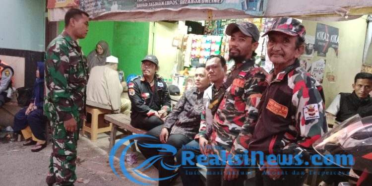 Jalin Silaturahmi Dengan Baik, Danramil 2203/Warungkiara Komsos Bareng Ormas LMP Di Warungkiara