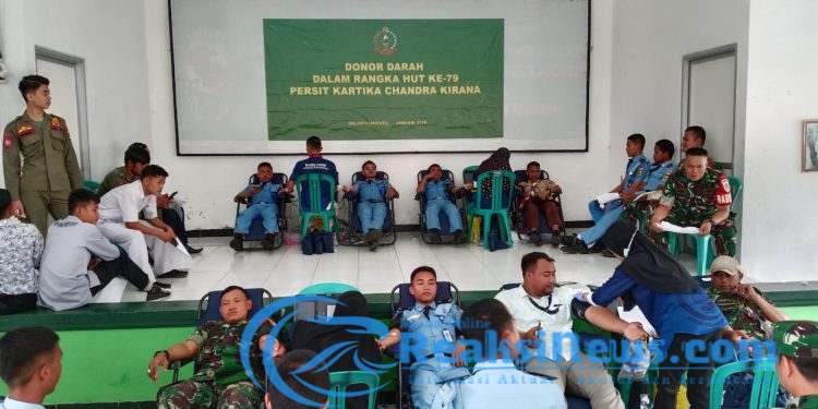 HUT Ke 79 Persit KCK, Sejumlah Anggota Koramil 2203/Warungkiara Ikuti Donor Darah Di Makodim 0622/Kabupaten Sukabumi