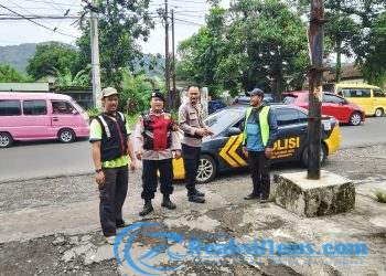 Bhabinkamtibmas Polsek Lembursitu Sambangi Petugas Parkir