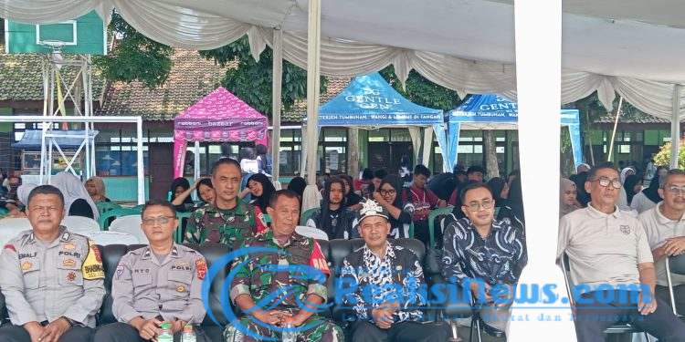 Kapolsek Lembursitu Menghadiri Kegiatan Pentas Aksi dan Kreasi Siswa (PAKSI) 2025 SMP Negeri 13 Kota Sukabumi