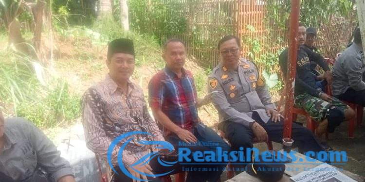 Kapolsek Lembursitu Hadiri Bazar Sembako Murah Dan UMKM di Kp Pangkalan