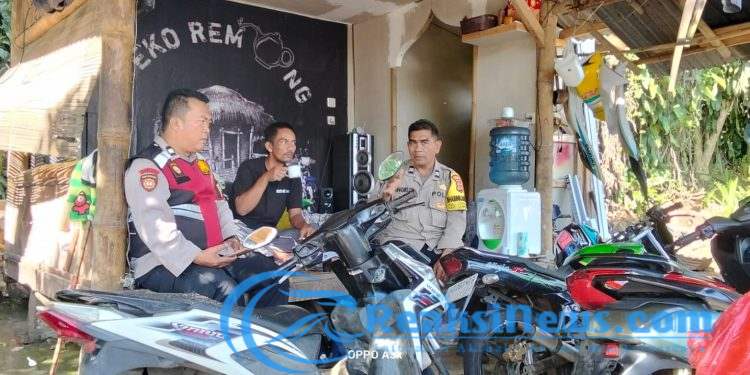 Bhabinkamtibmas Polsek Lembursitu Selalu Hadir di Tengah – tengah Masyarakat