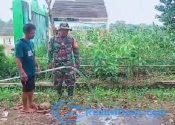 Babinsa Sukaharja Koramil 2203/Warungkiara Bekerjasama Dengan Yayasan Sedekah Air Laksanakan Program Pipanisasi Di Ponpes Baitul Amanah Al-Quraniyah