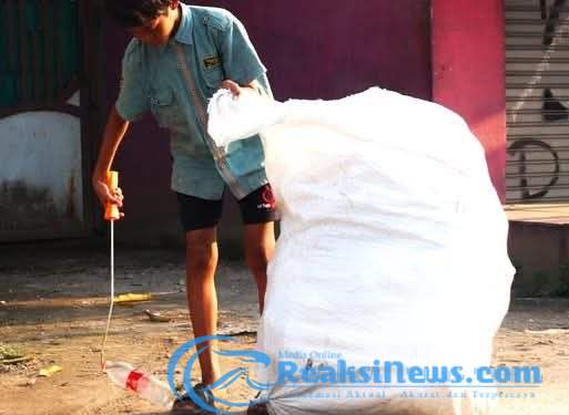Demi Bantu Keluarga Restu Putus Sekolah Untuk Mulung Rongsok, Ini Penjelasannya