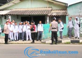 Polsek Lembursitu Lakukan Sambang Sekolah Antisipasi Bubaran Sekolah