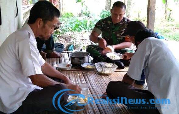 Babinsa Bojongkerta Serka Didik Haryanto Koramil 2203/Warungkiara Gencarkan Komsos Demi Terciptanya Lingkungan Yang Tentram