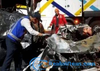 Truk Pengangkut Galon Air Mineral Mengalami Rem Blong, Akibatnya 2 Kendaraan Hangus Terbakar, Cek Faktanya