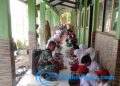 Sertu Dadang Hernawan Koramil 2203/Warungkiara Lakukan Pendampingan MBG di Wilayah Binaan