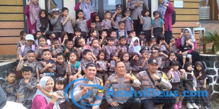 Humanis..!! Polsek Sagaranten Polres Sukabumi Menerima Kunjungan Siswa Taman Kanak-kanak