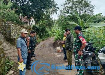 Danpos Bantargadung Peltu Andi Koramil 2203/Warungkiara Melaksanakan Pendampingan Survey Karya Bhakti di Boyongsari