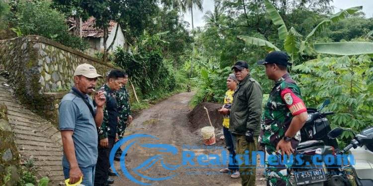 Danpos Bantargadung Peltu Andi Koramil 2203/Warungkiara Melaksanakan Pendampingan Survey Karya Bhakti di Boyongsari