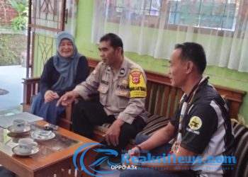 Bhabinkamtibmas Sambangi Guru SDN Situgede yang Ada di wilayah Kecamatan Lembursitu