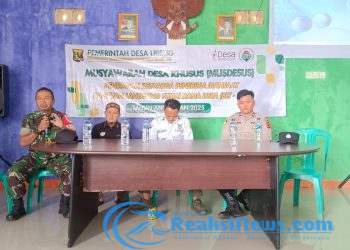 Sertu Nasrul Koramil 2203/Warungkiara Babinsa Ubrug Hadiri Rapat Musdesus Penetapan Penerima BLT-DD