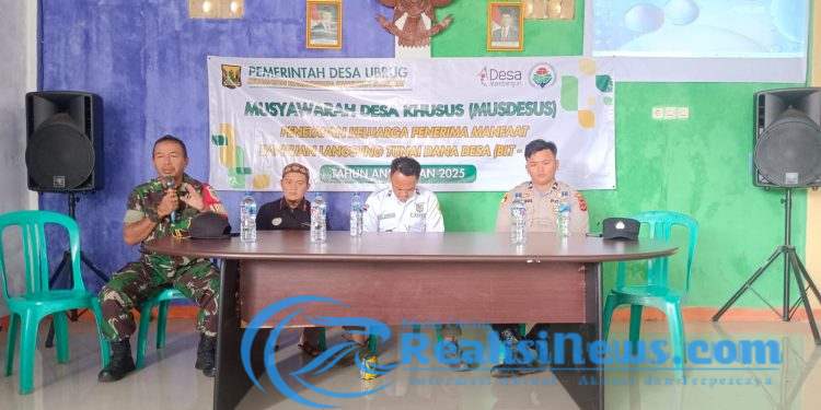 Sertu Nasrul Koramil 2203/Warungkiara Babinsa Ubrug Hadiri Rapat Musdesus Penetapan Penerima BLT-DD