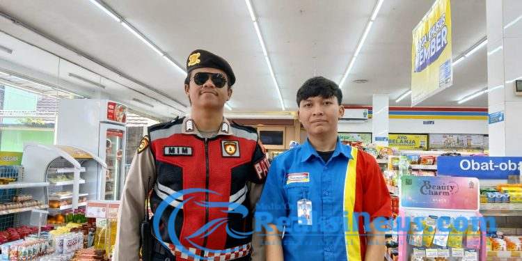 Patroli Sambang Alfamart dan Indomart Beri Himbauan Kamtibmas