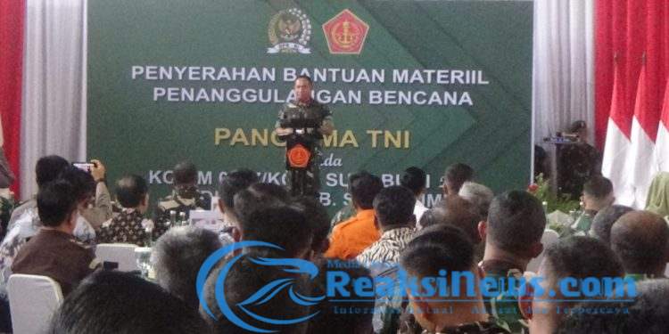 Panglima TNI Memberikan Bantuan Kendaraan Dan Perahu Viber ke Kodim 0607/ Kota Sukabumi dan Kodim 0622/ Kabupaten Sukabumi