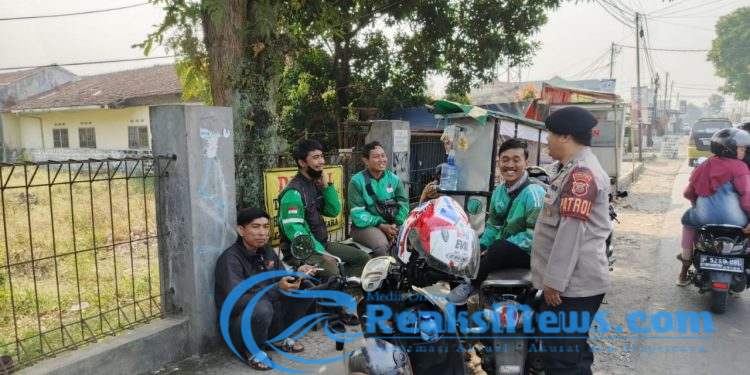 Sambangi Ojeg Pangkalan, Polsek Lembursitu Beri Himbauan Kamtibmas