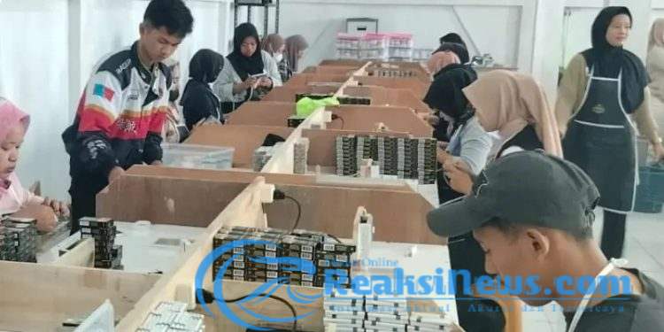 Rokok Merupakan Salah Satu Sektor yang Memiliki Dampak Signifikan Terhadap Berbagai Aspek Kehidupan Masyarakat