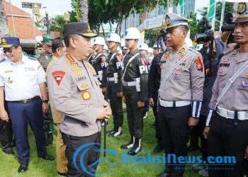 Kapolri Pimpin Apel Gelar Pasukan Operasi Ketupat 2025 di Surabaya
