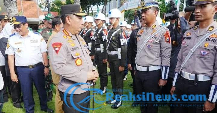 Kapolri Pimpin Apel Gelar Pasukan Operasi Ketupat 2025 di Surabaya