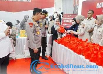 Kapolri Jenderal Polisi Listyo Sigit Prabowo Meninjau Kegiatan Bakti Kesehatan di PT Tah Sung Hung