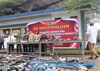 Polres Sukabumi Kota Musnahkan Ribuan Botol Miras dan Knalpot Brong