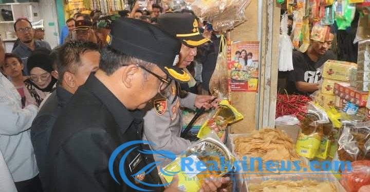 Pastikan Stok dan Harga Bahan Pokok, Bupati Sukabumi Monitoring Pasar Semi Modern Pabuhanratu