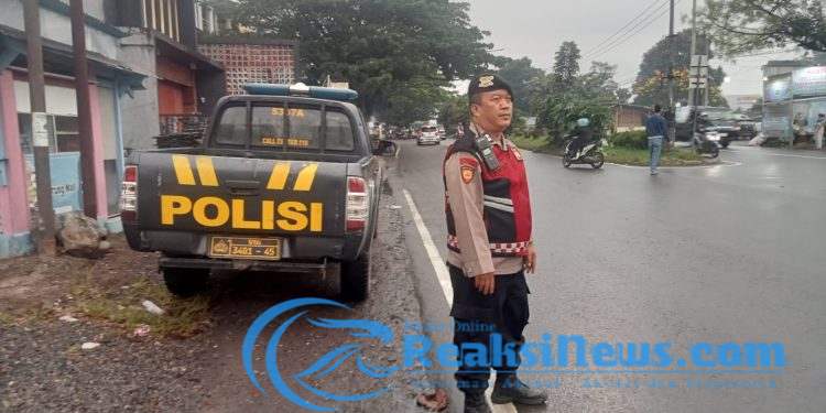 Pelayanan Prima Rutin Gatur Pagi Anggota Polsek Lembursitu