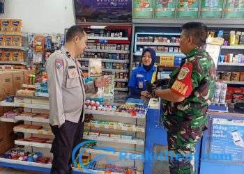 TNI – POLRI Sinergitas Patroli Sambang Alfamart dan Indomart Beri Himbauan Kamtibmas