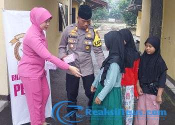 Perkokoh Silaturahmi Dan Kebaikan Di Bulan Suci Ramadhan, Polsek Warungkiara Bagikan Ratusan Paket Takjil Gratis Kepada Warga