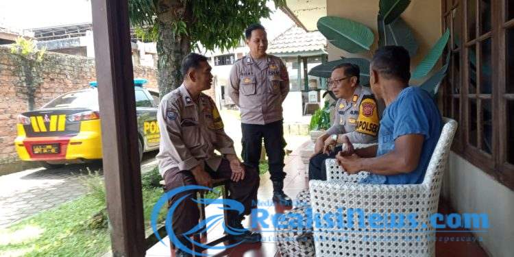 Jalin Silaturahmi, Kapolsek Lembursitu Sambang ke Tokoh Masyarakat