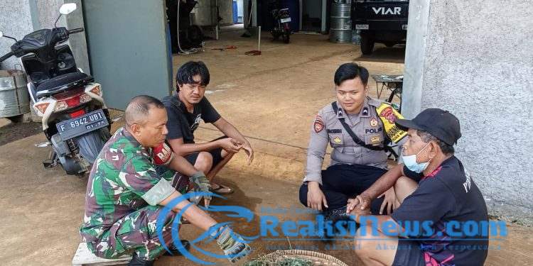 Babinsa Ubrug Sertu Nasrul, Koramil 2203/Warungkiara Gencarkan Komsos Demi Terciptanya Lingkungan Yang Tentram