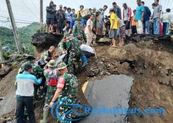 Gerak Cepat Kodim 0622/Kab. Sukabumi Tangani Jembatan Putus