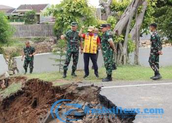 TNI AD Respon Cepat Buka Akses Jalan, Bangun Jembatan di Kemang Pratama