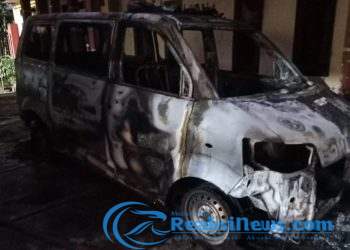 Parah ❗Diduga DK sopir ambulance Desa Cibaregbeg selingkuhi istri orang. Mobilnya hangus di bakar❗