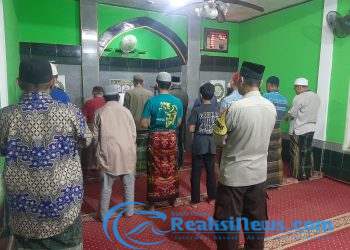 Berikan Rasa Aman, Bhabinkamtibmas Polsek Lembursitu Laksanakan Tarawih Keliling