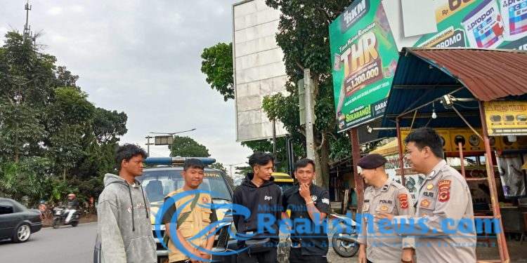 Anggota Polsek Lembursitu Patroli Cipta Kondisi Jelang Buka Puasa