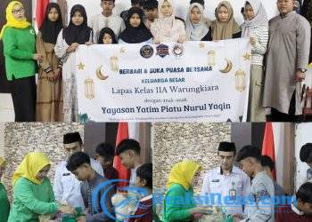 Momen Kebersamaan Kalapas Kelas IIA Warungkiara Bersama Puluhan Anak Yatim dan Piatu Saat Berbagi Keberkahan di Bulan Ramadhan 1446 H