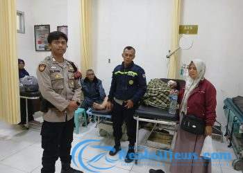 Personel Patroli Polsek Lembursitu Tangani Kecelakaan Dua Sepeda Motor, di Depan Mini Soccer Lembursitu