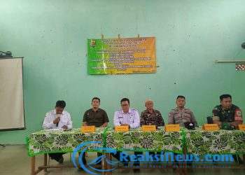 Peltu Andi Danpos Bantargadung, Koramil 2203/Warungkiara Monitoring Penyaluran BLT di Desa Bojonggaling