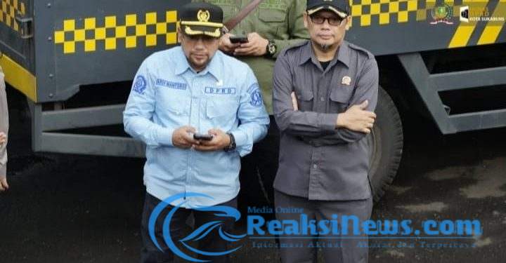 Ketua DPRD Kota Sukabumi Menanggapi Aksi Unjuk Rasa Mahasiswa Terkait Uu TNI di Gedung DPRD