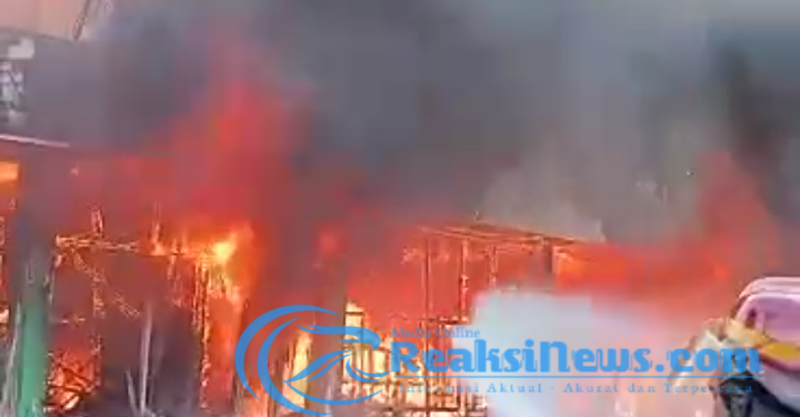 Kebakaran hebat! Pasar Jumat Purwakarta dilalap Api si Jago merah