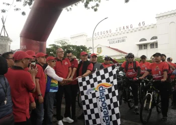 Ribuan Peserta Padati Lapang Merdeka Kota Sukabumi, Walikota Sukabumi H.Ayep Zaki Membuka Secara Resmi Jalan Santai dan Fun Bike Dalam Rangka HUT ke-111 Kota Sukabumi