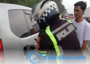 Satlantas Polres Cirebon Kota Bantu Pemudik Kehabisan Bensin di Rest Area 207A Tol Palikanci