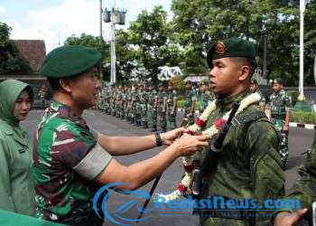 Danyon Bekang 2 Kostrad Pimpin Upacara Penerimaan Satgas Pamtas RI-PNG Mobile