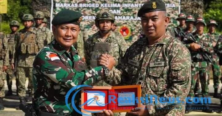 Satgas Yonarmed 11 Kostrad dan Tentara Diraja Malaysia Buka Patroli Terkoordinasi Seri I Tahun 2025 di Perbatasan Serudong